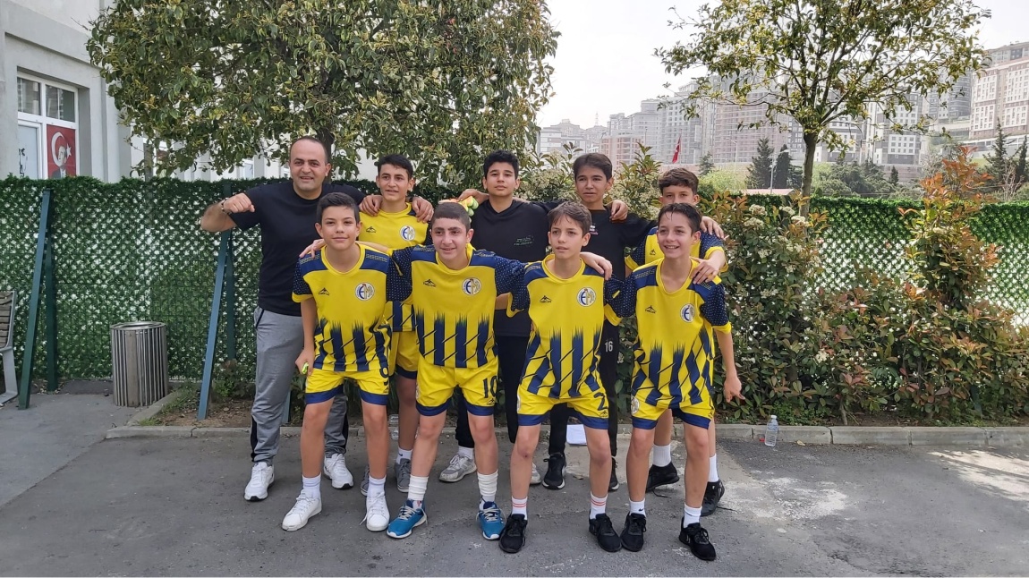 Okulumuz Yıldız Erkekler Futsal Takımı Eyüpsultan Şampiyonu oldu.